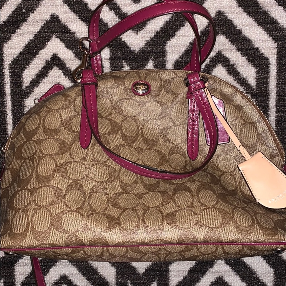 AUTHENTIC Coach crossbody bag. Pink detail !